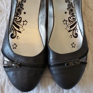 Brash Womens Flat Shoes Size 7.5